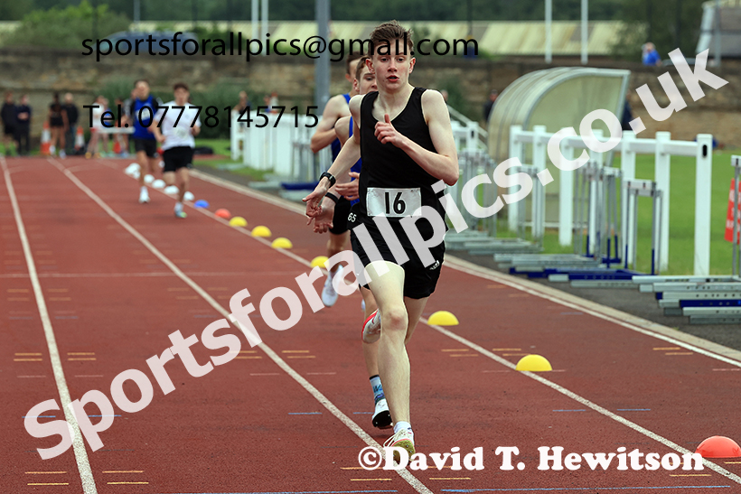 Boys 800 metres, 2025 Northumberland Schools Track and Fields, Wentworth, Hexham. Photo: David T. Hewitson/Sports for All Pics